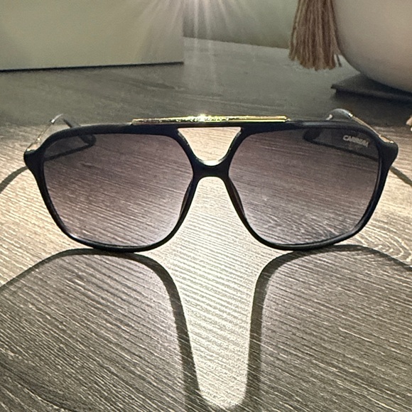 Carrera Black and Gold Sunglasses. - Picture 7 of 10